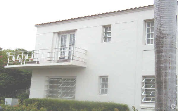 Photo - 439 NE 15th St