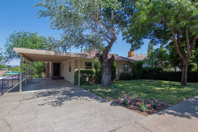 Photo - MOVE IN SPECIAL: $400 OFF FIRST MONTHS RENT!