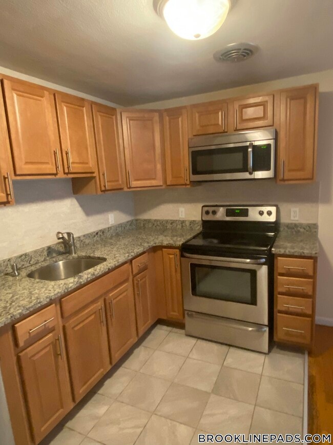 Building Photo - 110 Babcock St