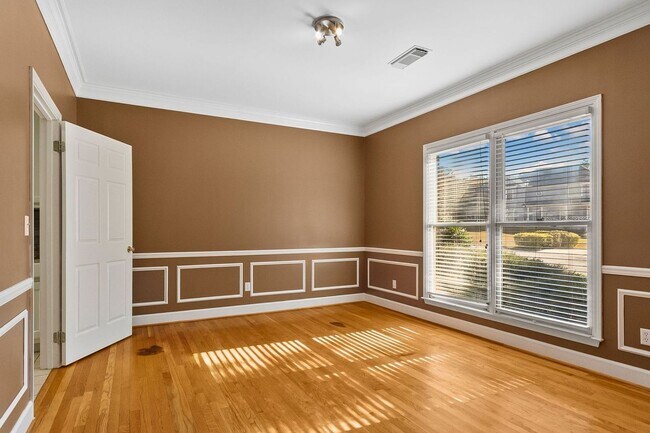 Photo - Beautiful 4 Bedroom 3.5 Bath Brick Home Av...