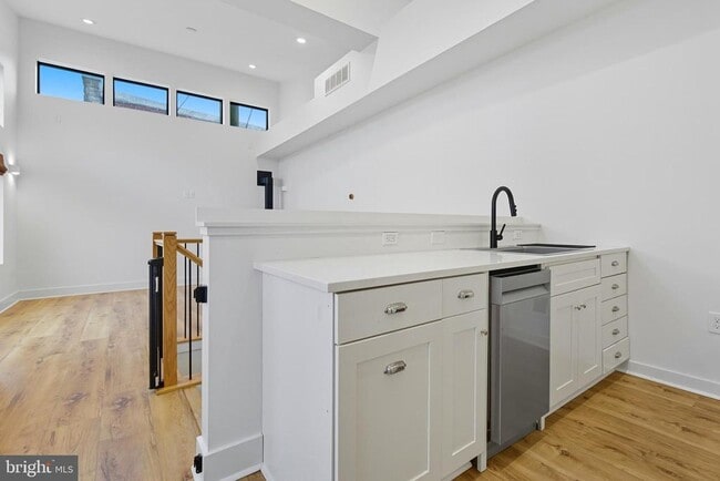 Photo - 3531 Claremont St