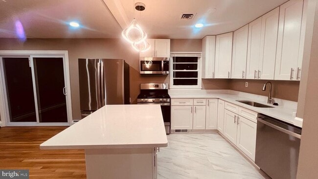 Photo - 14303 Chesterfield Dr