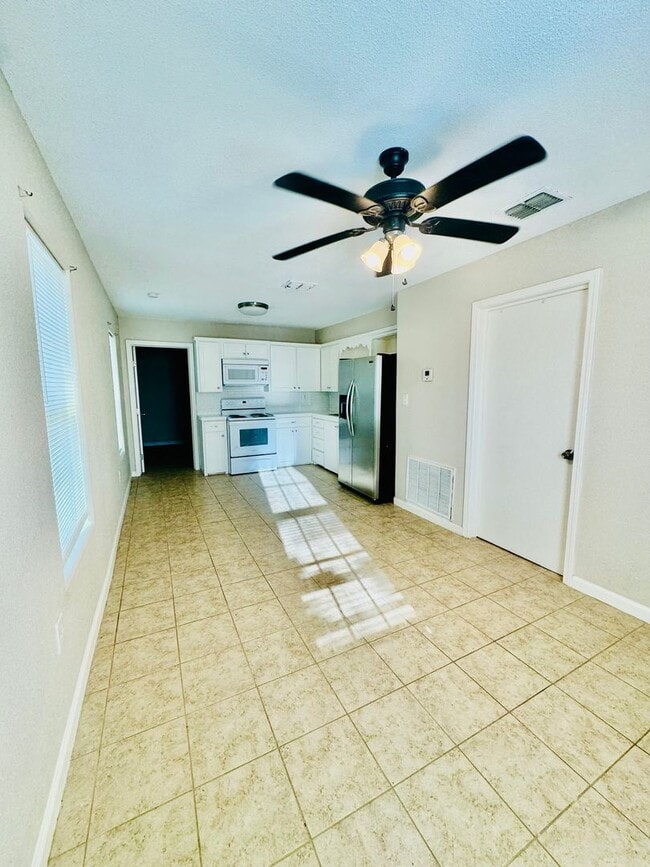 Photo - 2 Bedroom / 1 Bath Rental – Southside Neighborhood