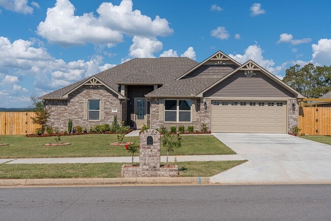 Building Photo - Modern Living: Spacious 5 Bed, 2 Bath Home...
