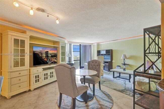 Photo - 800 Parkview Dr