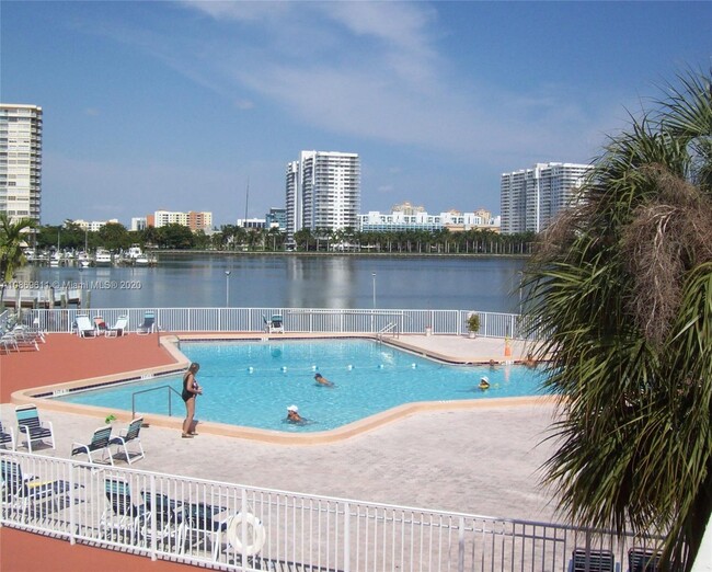 Building Photo - 3020 Marcos Dr Unit s407 Rental