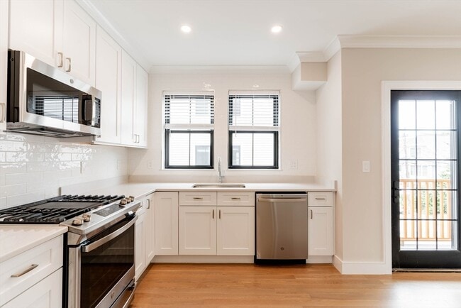 Building Photo - 285 Lamartine St Unit 2A