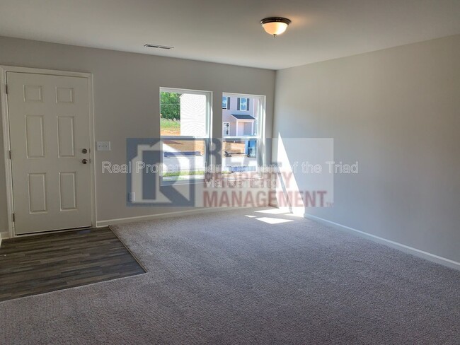 Photo - 4100 Devonwood Ct