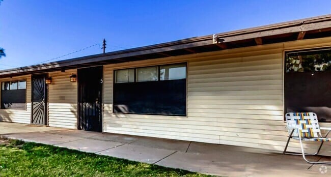Building Photo - 7508 W Orangewood Ave Rental