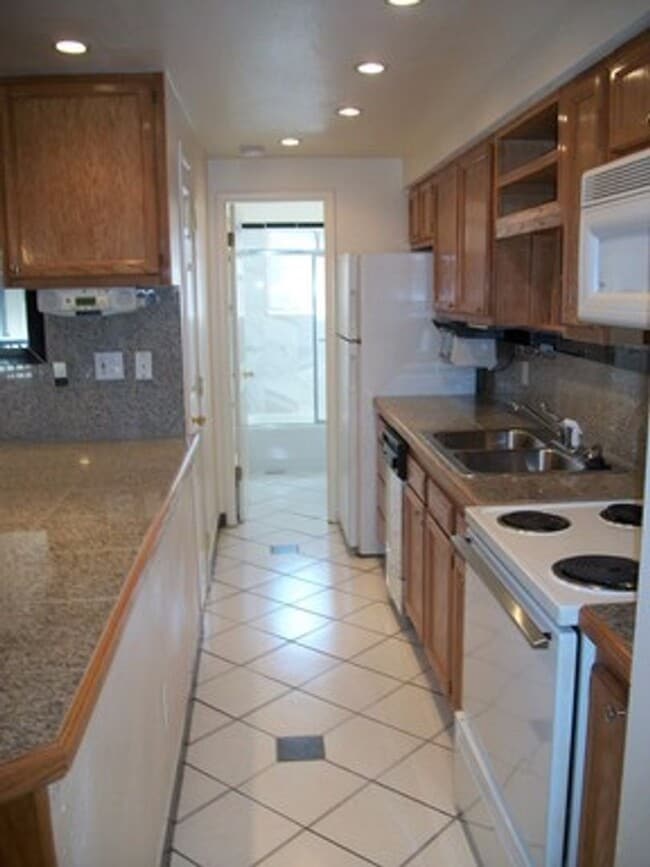 Photo - Pet-friendly, ground floor STUDIO in the h... Unit 640-103