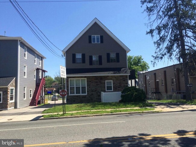 Building Photo - 108 W Evesham Rd Rental