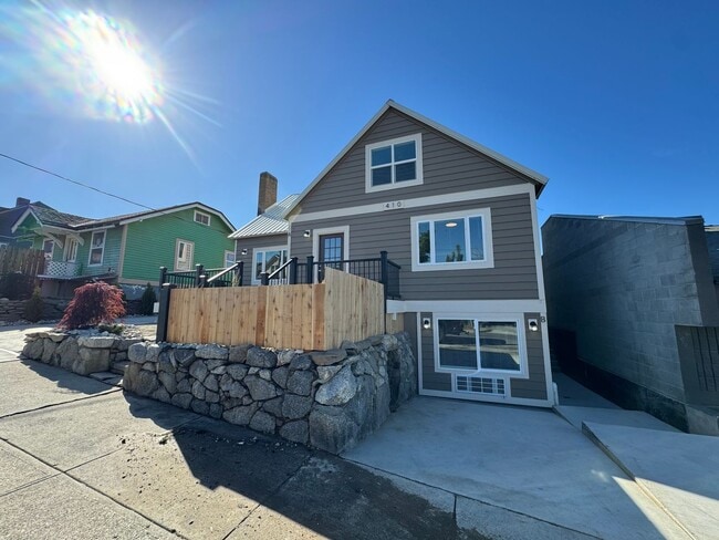 Building Photo - 410 Kittitas St Unit B