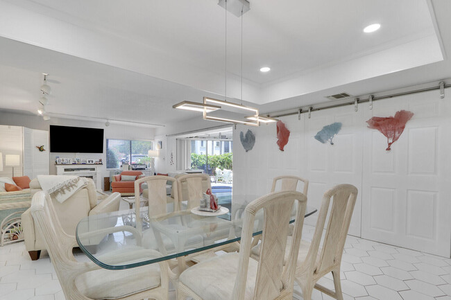 Photo - 1618 12 Oaks Way Unidad 103