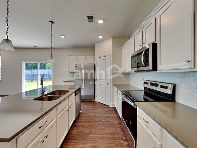 Photo - 789 Carnaby Ln
