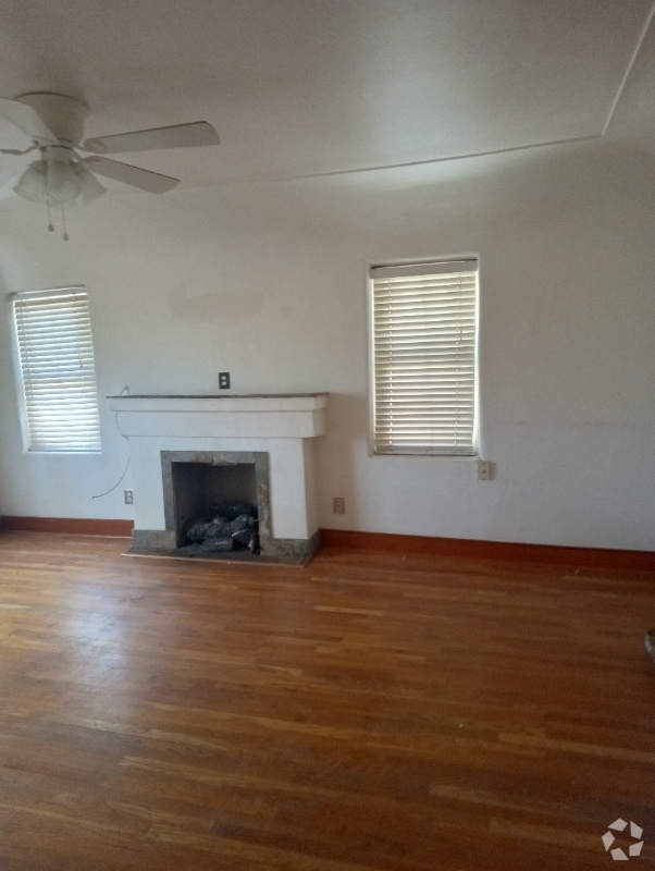 Building Photo - 433 E 23rd St Rental