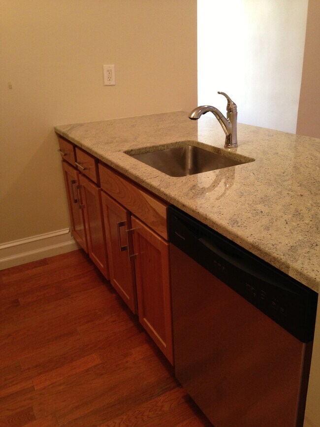 Photo - 2501 Christian St Unidad 302