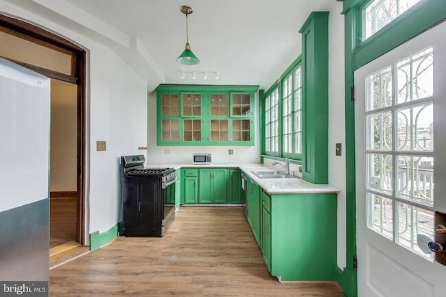 Photo - 140 Bryant St NW