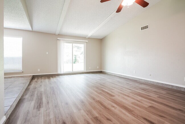 Photo - 618 Thornwood Trail