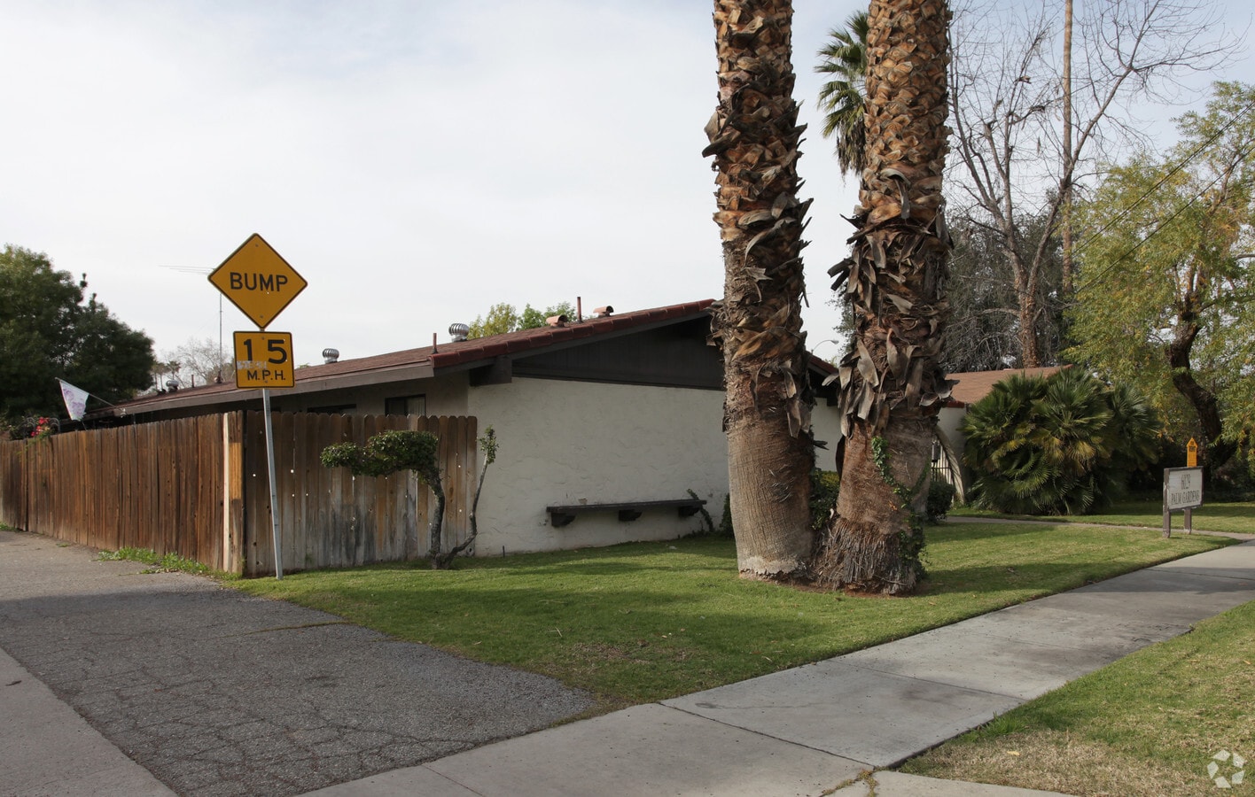 Palm Gardens - Palm Gardens Apartments