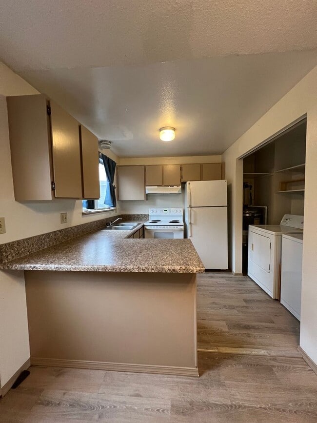 2 Bedroom, 1.5 Bathroom - Upstairs/Downsta... - 2 Bedroom, 1.5 Bathroom - Upstairs/Downsta... House