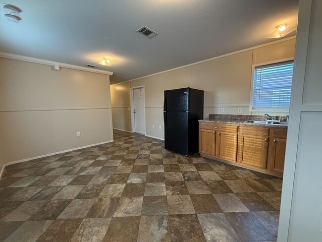 Photo - 709 N Collins Fwy