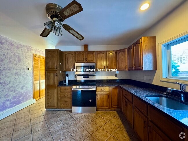 Building Photo - 67 Gore St Unit 2F Rental