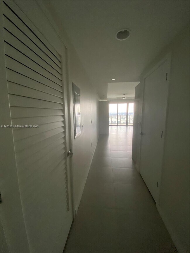 Photo - 1010 Brickell Ave