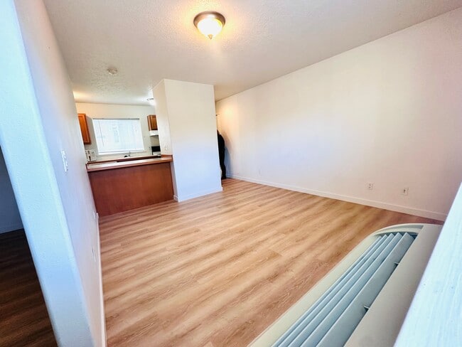 282 NE 4th St