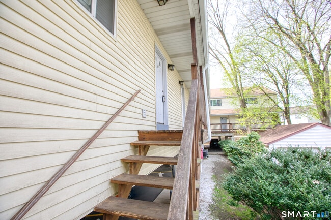 Building Photo - 15 Renwick St Unit 2