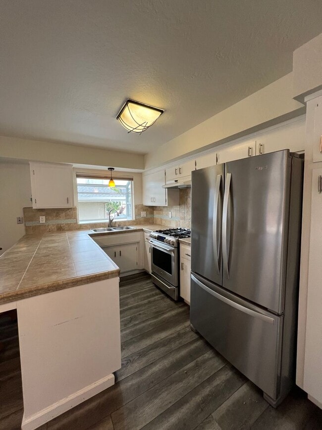Photo - Short walk to the Beach / Available Now / Pets Welcome