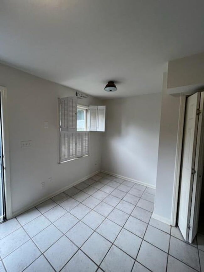 Photo - 2013 Wallace Ave NE Unit 2015 Wallace Ave NE
