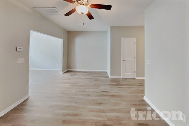 Photo - 309 Woodfern Ct