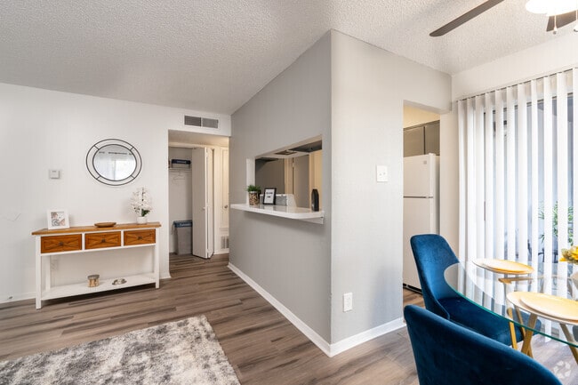 2BR, 1BA - 832SF
