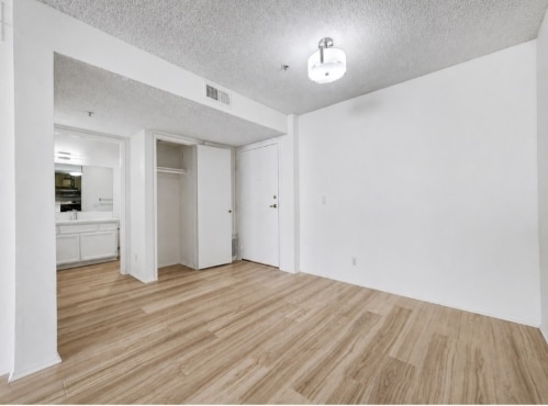 Photo - 328 Cloverdale Ave