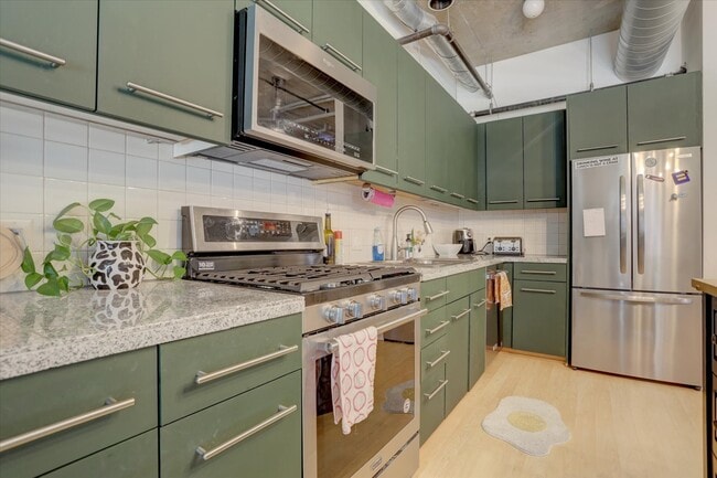 Building Photo - 1610 Little Raven St Unit 211