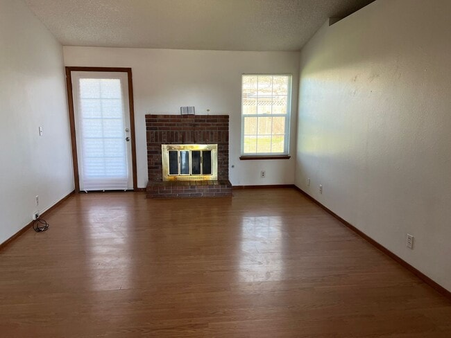 Photo - Northeast Hanford 3 bedroom 2 bath with la...