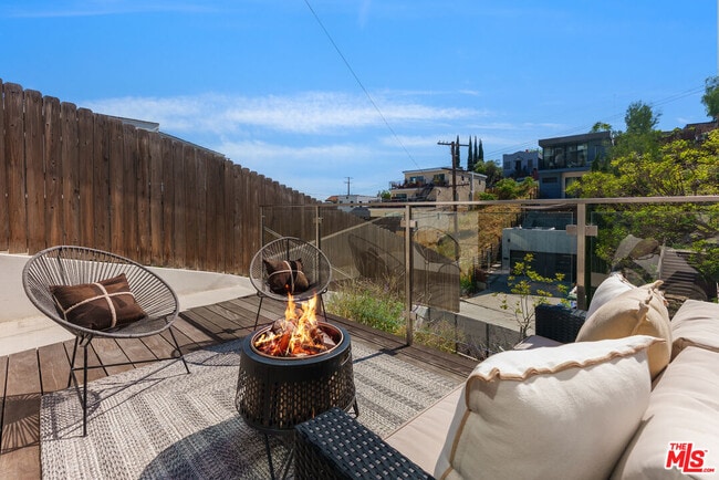 Photo - 443 W Avenue 37