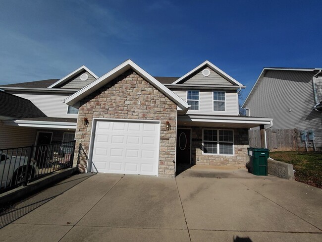 Building Photo - 16328 Holy Cross Ln Unit 16328 A Holy Cross