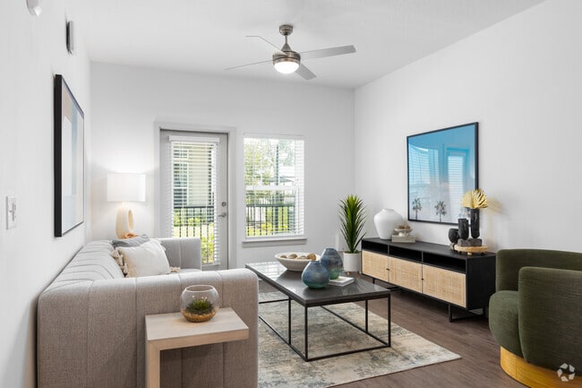 1BR, 1BA - 756SF