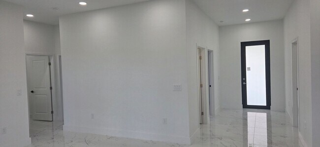 Photo - 2013 NE 15th Pl