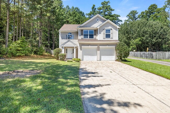 Building Photo - Very quiet and private location in heart of RTP