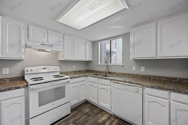 Photo - 600 Starlinda Ct