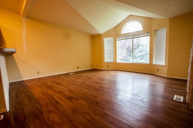 Photo - 4040 Summitview Dr