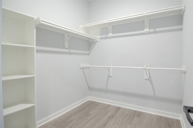 Photo - 2832 Mansfield St