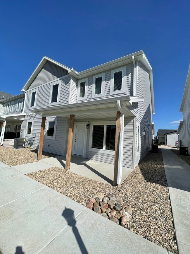 Brand New! Beautiful 3 Bedroom Townhome in... - Brand New! Beautiful 3 Bedroom Townhome in...