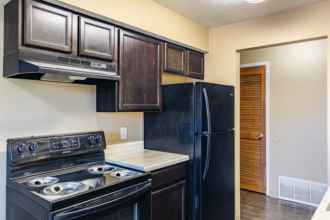 2BR, 1BA - 800SF - Kitchen