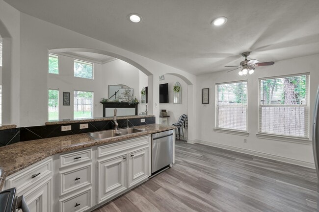 Photo - 3215 Canterbury Ln