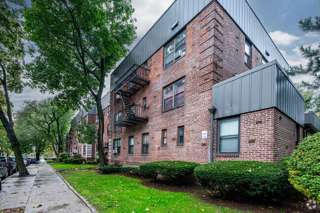 Photo - Garden Bay Manor