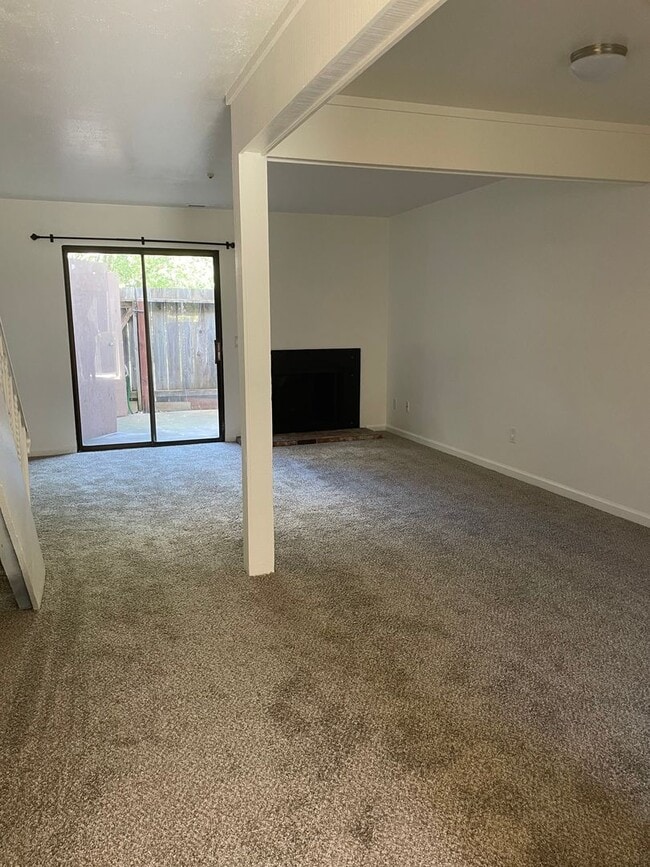 Photo - 2 Bedroom 1.5 bath Townhome!