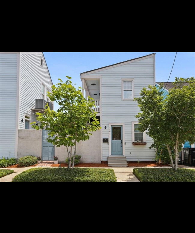 Carriage House - 3728 Constance St Townhome